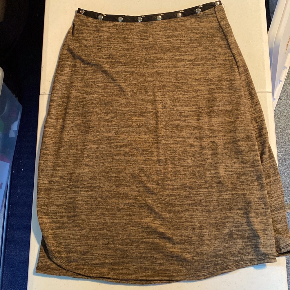 Erin Macleod midi skirt in soft brown